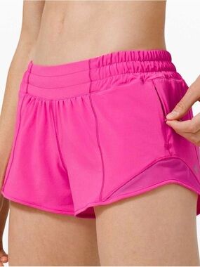 Lululemon Hotty Hot 2.5 in shorts